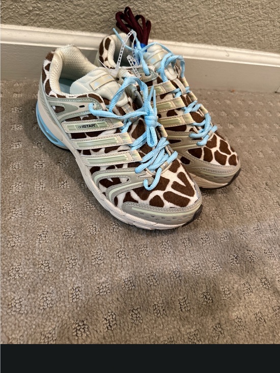 adidas Shoes - adidas Girls Giraffe Print Sneakers with Light Blue Laces